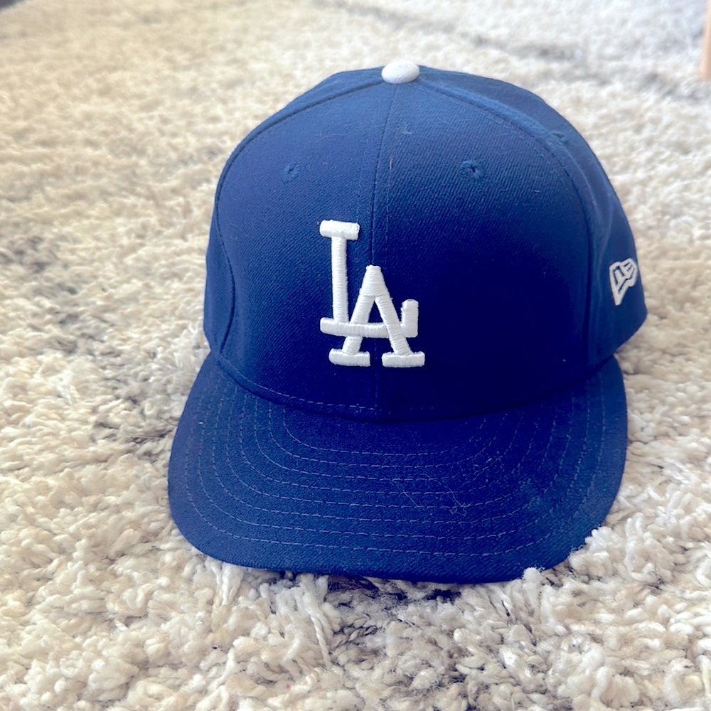 NEW ERA OFFICIAL ON-FIELD LA DODGERS CAP. SIZE 7 1/8. DODGER BLUE W WHITE LA